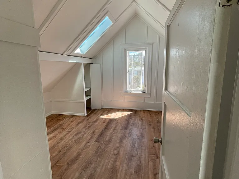 1874 Donner Ave — Photo 17