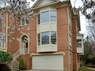 130 Gresham Pl, Falls Church, VA 22046