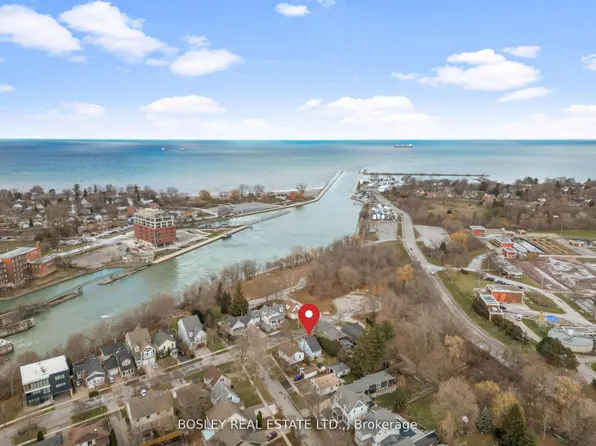 18 Michigan Ave, Saint Catharines, ON L2N 4G8