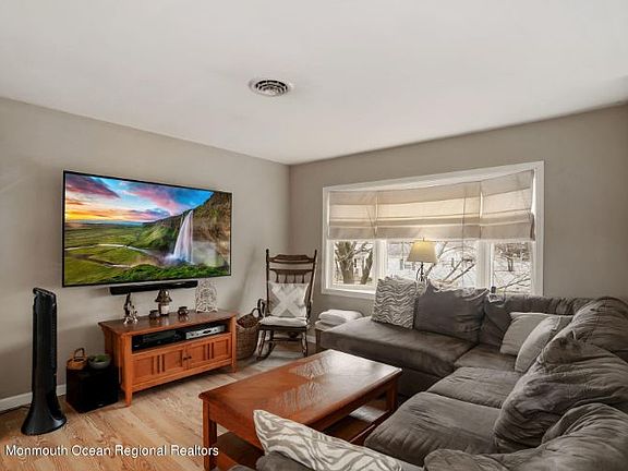 4th image of 1138 Sylvan Dr