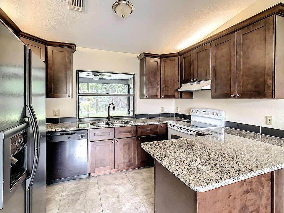 1st image of 634 SE Streamlet Ave
