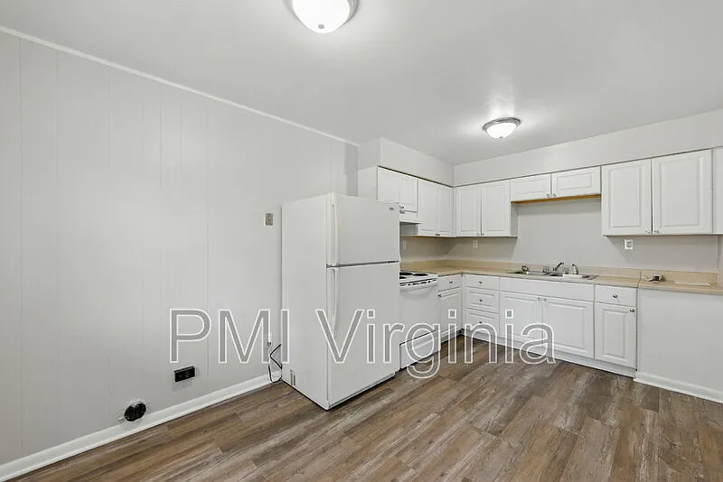 2421 Courtney Ave #1