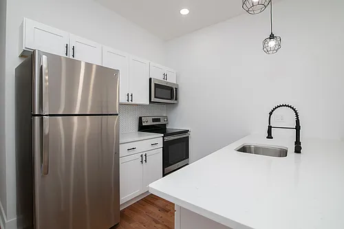 3031 W Diamond St Photo 1