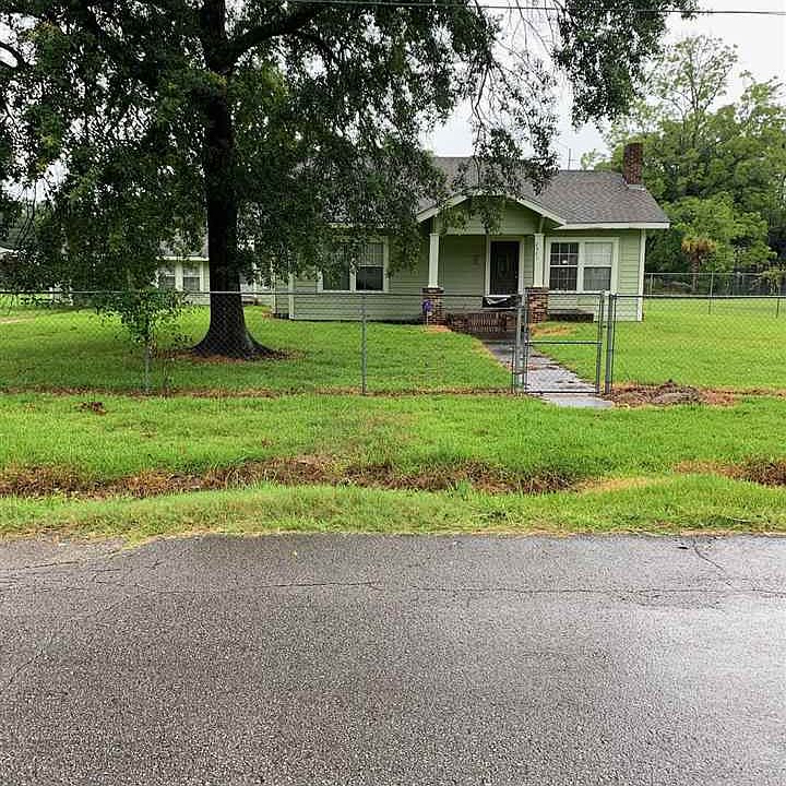 1st image of 2820 Dogwood Ln