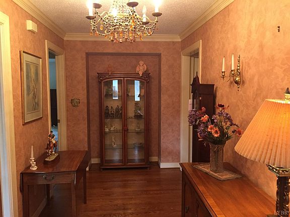 3rd image of 206 Windham Ct