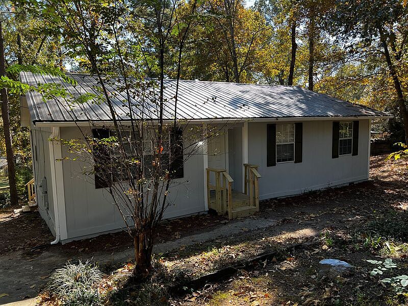 1st image of 2624 Forest Dr