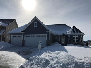 2811 Villa Way, Menasha, WI 54952