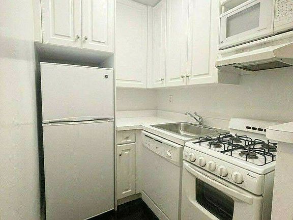 3rd image of 331 E 84th St #1H