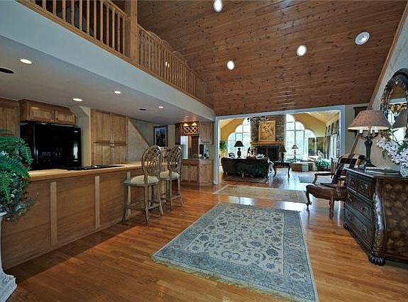 2nd image of 1082 Hickory Harbor Dr