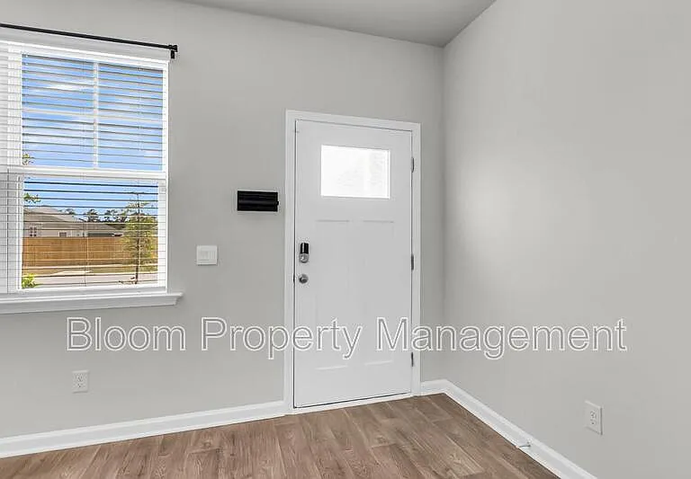 844 Lilyford Ln — Photo 4