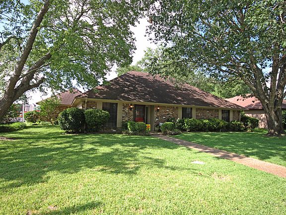 4th image of 300 Top Hill Dr