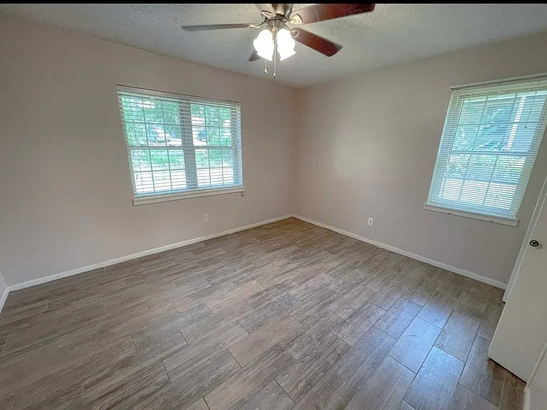 202 Crest Dr — Photo 8