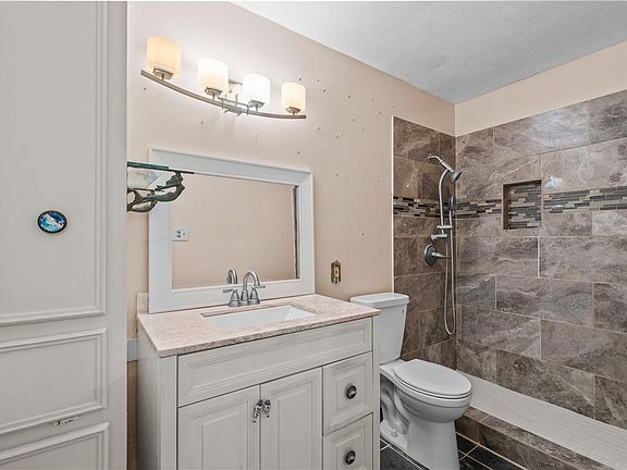5th image of 4505 Cobblestone Ln