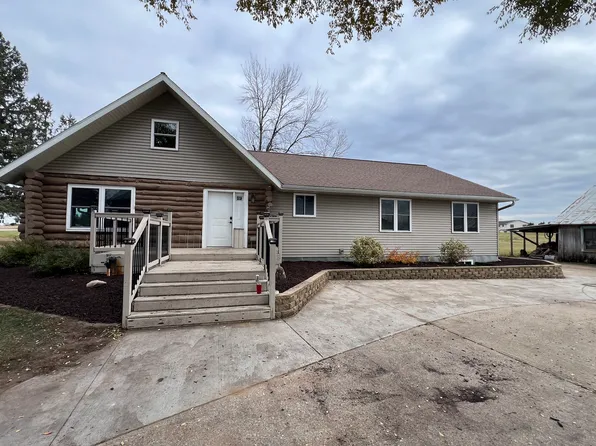 4755 Railroad Grade Rd, Weyauwega, WI 54983