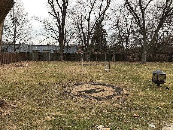 3rd image of 6721 Crest Rd