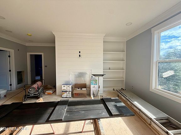 4th image of 2354 Hickory Crest Ln