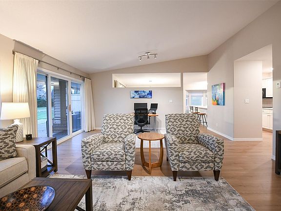 5th image of 3100 Kensington Cres #14