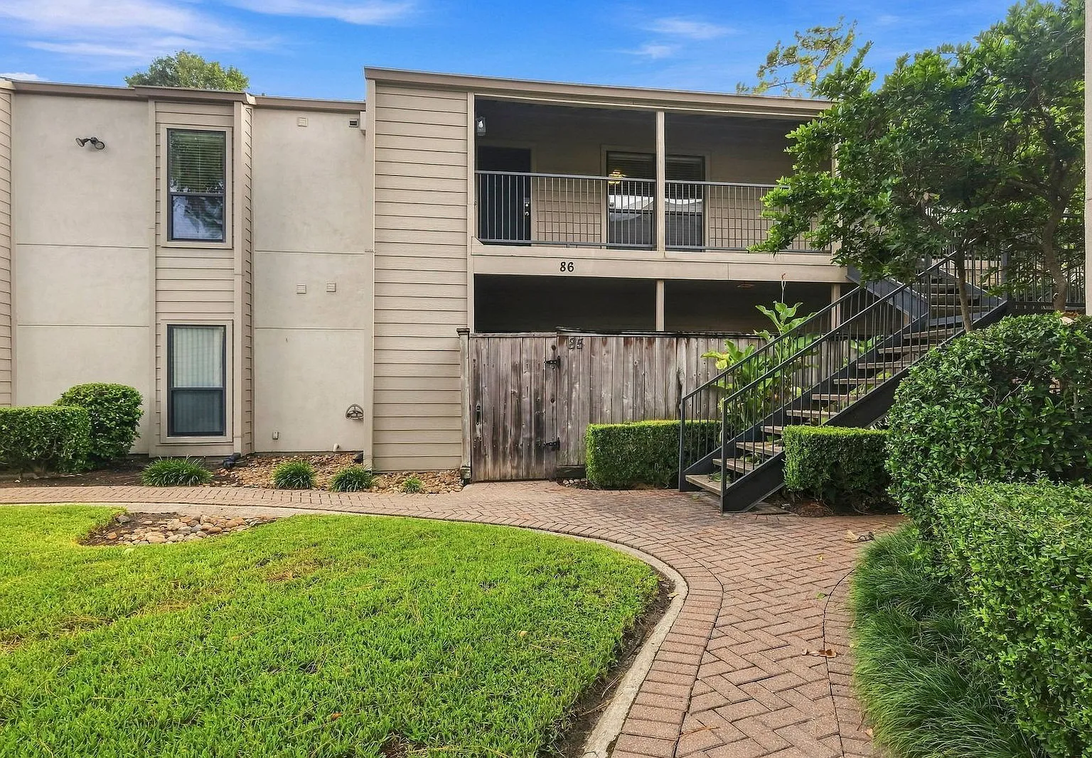 1 bed, 1.0 bath, 850 sqft, $1,200 — Photo 2