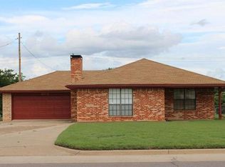 604 N Louis Tittle Ave, Mangum, OK 73554