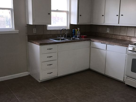 3rd image of 3625 SE 31st Ave