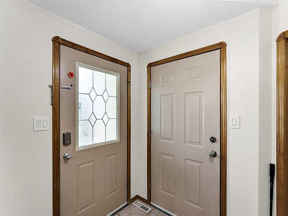 5th image of 402 E Stratton Way SE
