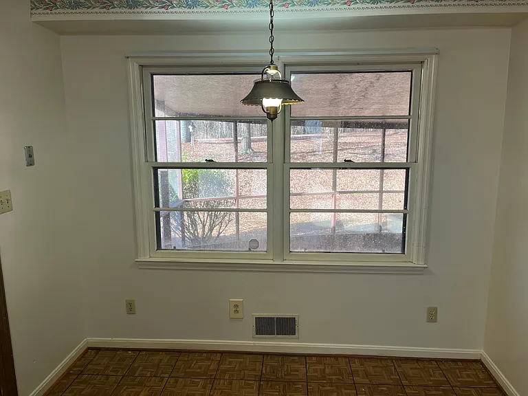 2589 N Expy — Photo 5