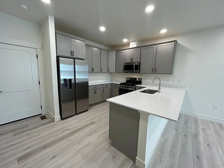 5061 Avon Ave — Photo 4