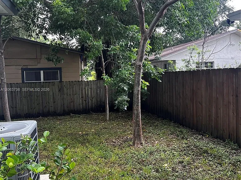 6301 NW 1st Pl — Photo 8