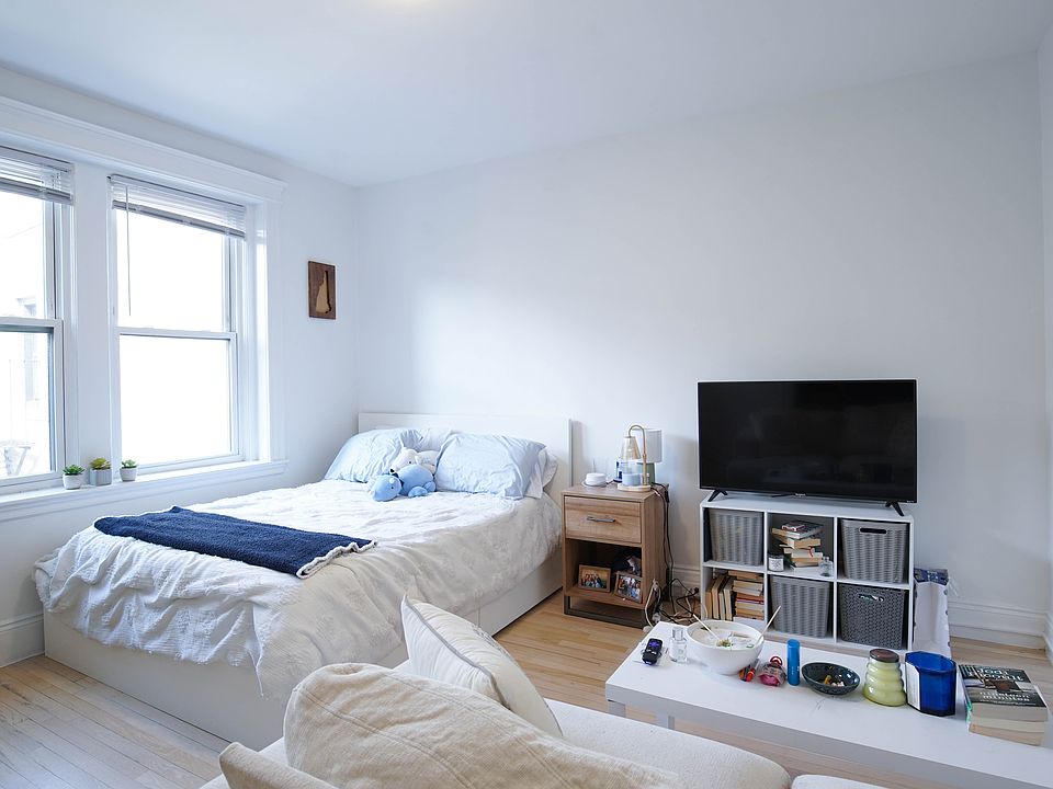 1st image of 15 Park Dr APT 28