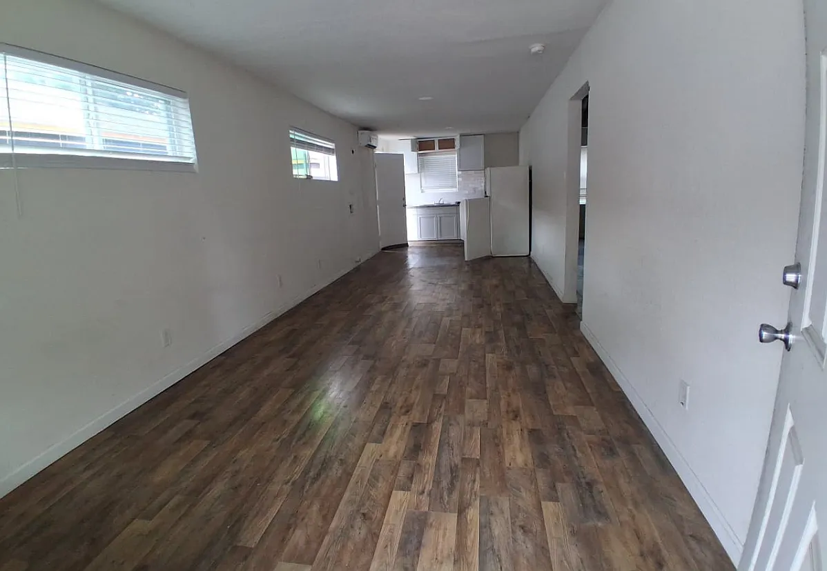 3809 Wipprecht St — Photo 1