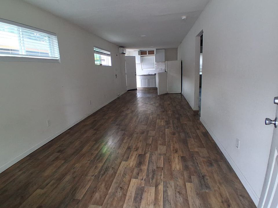1st image of 3809 Wipprecht St APT 6