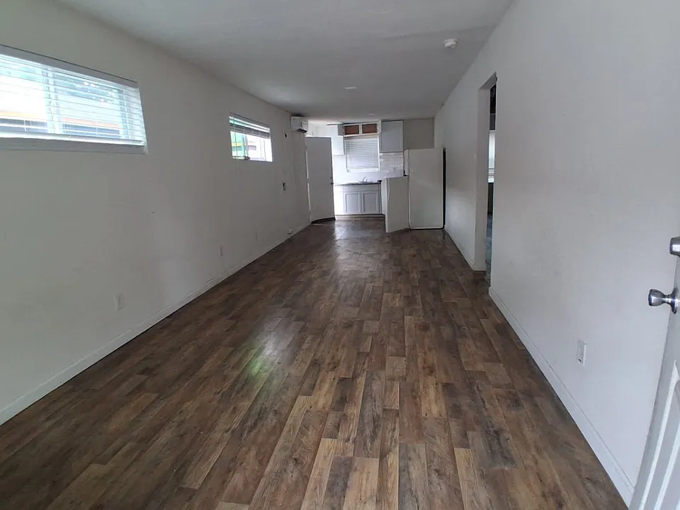 3809 Wipprecht St #6
