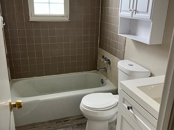 3rd image of 422 Falls Ave