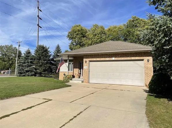 738 8th St, Prairie Du Sac, WI 53578