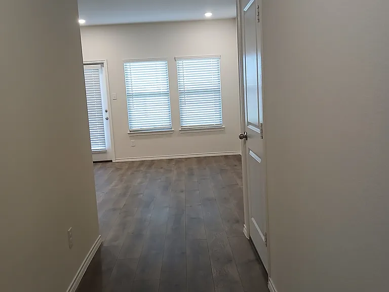 308 Samuel St — Photo 31