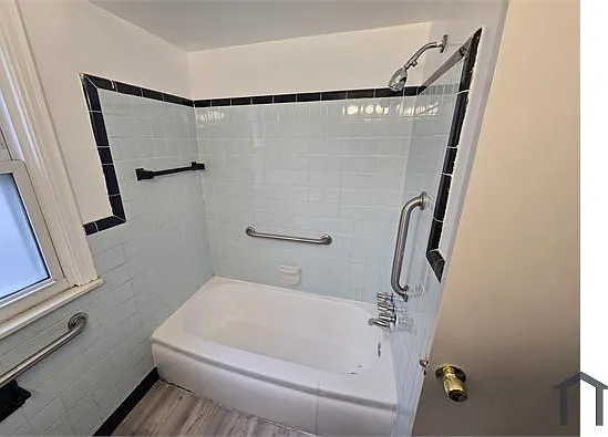 3 bed, $1,400 — Photo 2