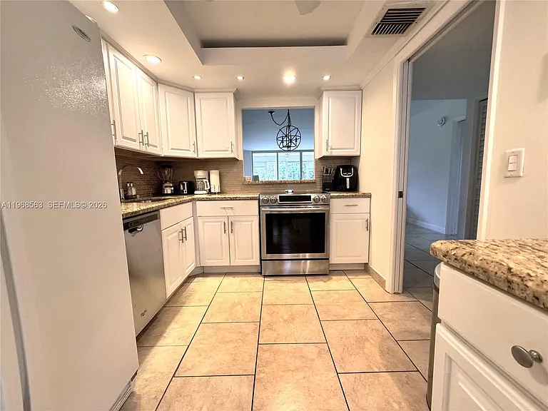 901 W Cypress Ln #201 — Photo 7