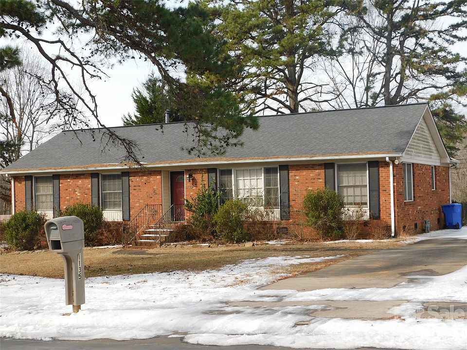 1st image of 1135 Fieldstone Rd