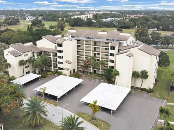 700 Starkey Rd APT 341, Largo, FL 33771