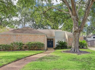 10206 Burgoyne Rd, Houston, TX 77042