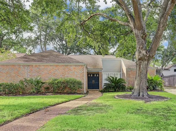 10206 Burgoyne Rd, Houston, TX 77042