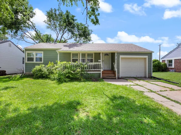 215 Spruce St, Halstead, KS 67056