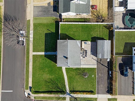 2nd image of 102 Old Farm Road