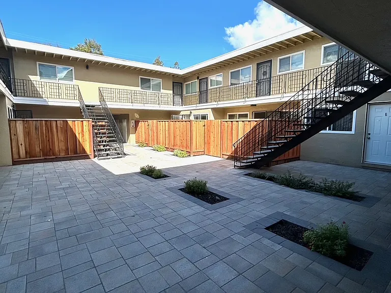 3745 Miramar Way — Photo 4