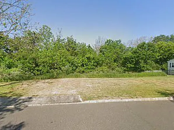 32 Canal View Dr, Lawrence Township, NJ 08648