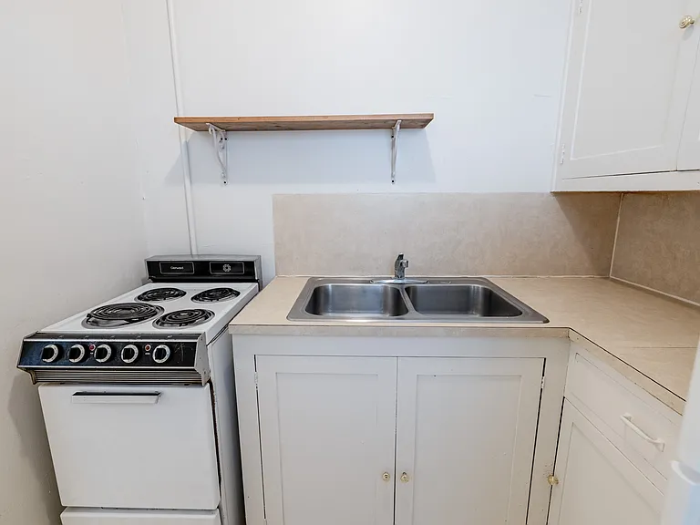 1403 E St #303 — Photo 6