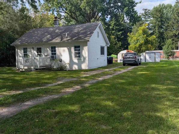 1570 Schust Rd, Saginaw, MI 48604
