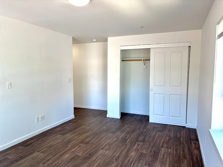 Roseland Apartments — Photo 5