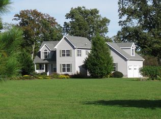 521 Painter Point Rd, Kilmarnock, VA 22482