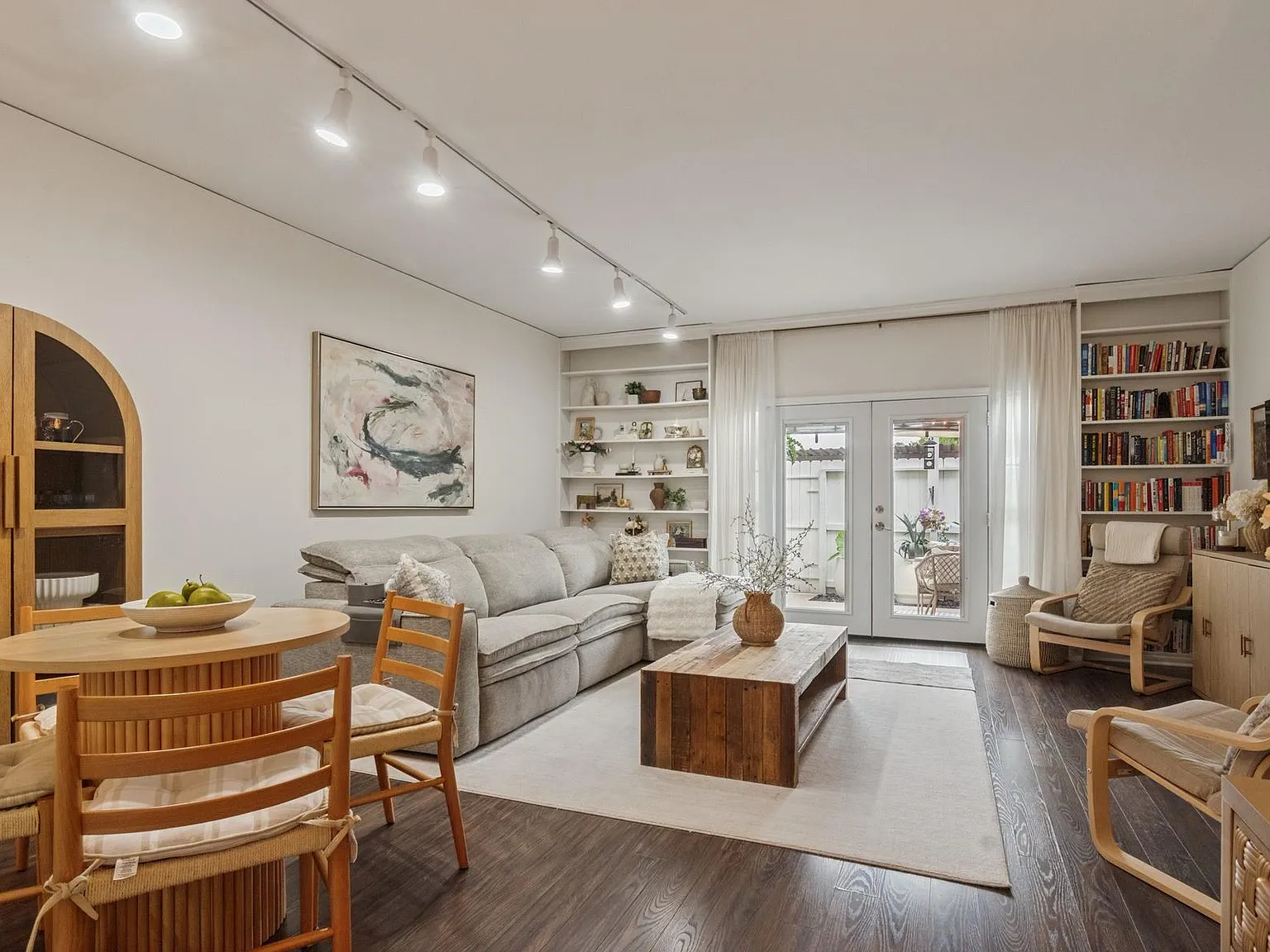 2 bed, 2.5 bath, 1224 sqft, $1,925 — Photo 2